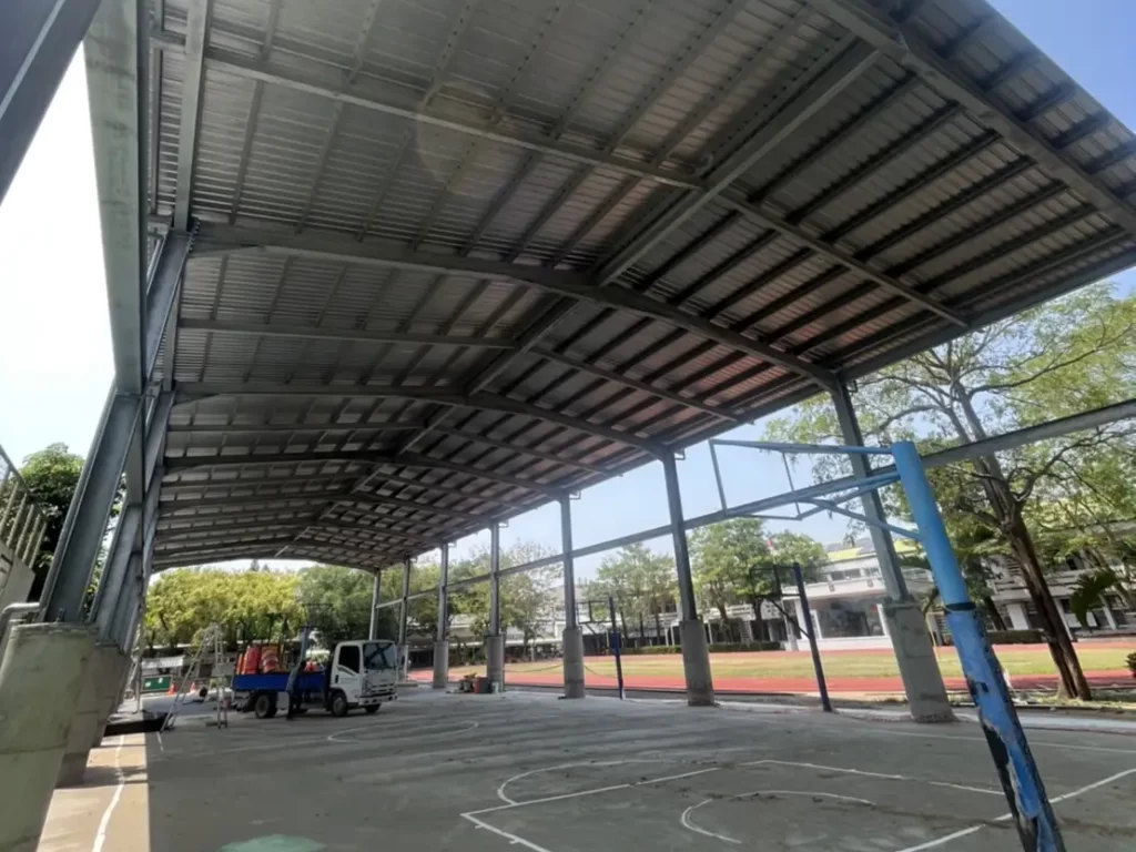 鑫聯綠能科技有限公司-高雄太陽能屋頂安裝,防水隔熱工程,房屋興建修繕-大竹國小-風雨球場-1