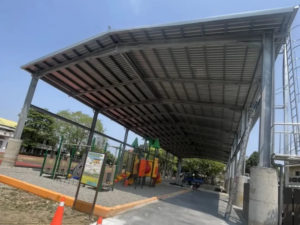 鑫聯綠能科技有限公司-高雄太陽能屋頂安裝,防水隔熱工程,房屋興建修繕-大竹國小-風雨球場-2