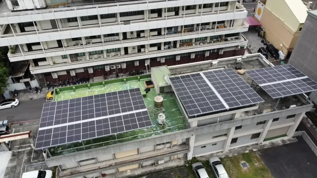 鑫聯綠能科技有限公司-高雄太陽能屋頂安裝,防水隔熱工程,房屋興建修繕-關於我們素材