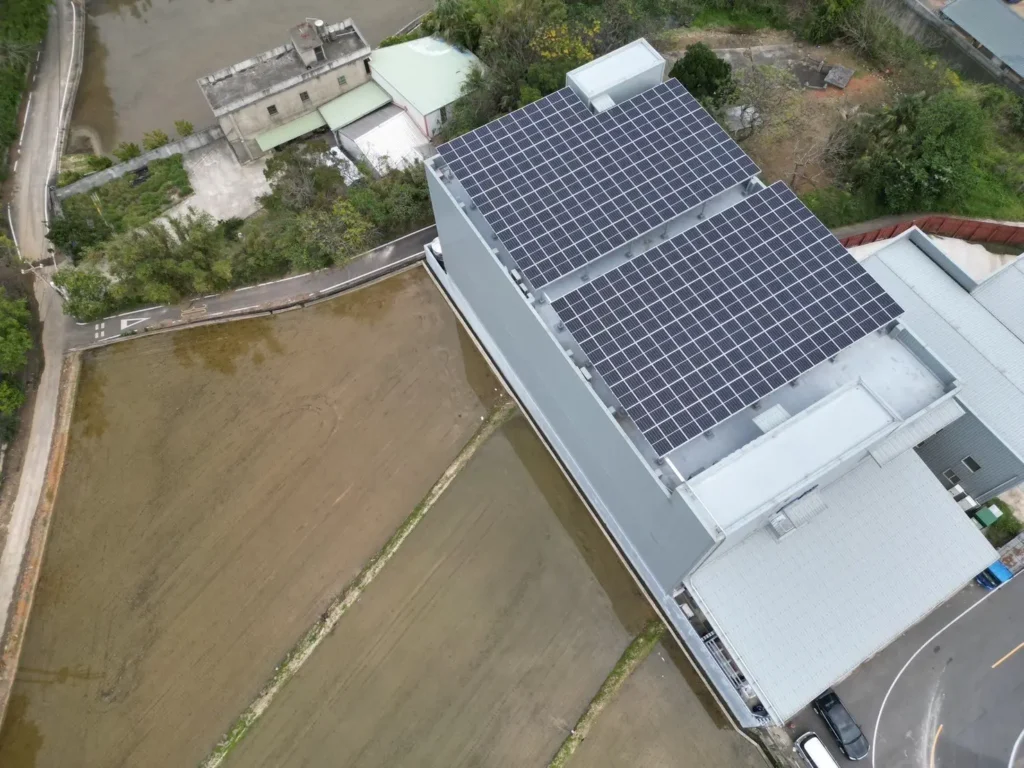鑫聯綠能科技有限公司-高雄太陽能屋頂安裝,防水隔熱工程,房屋興建修繕-桃園新屋社子路廠房-棚架型-1